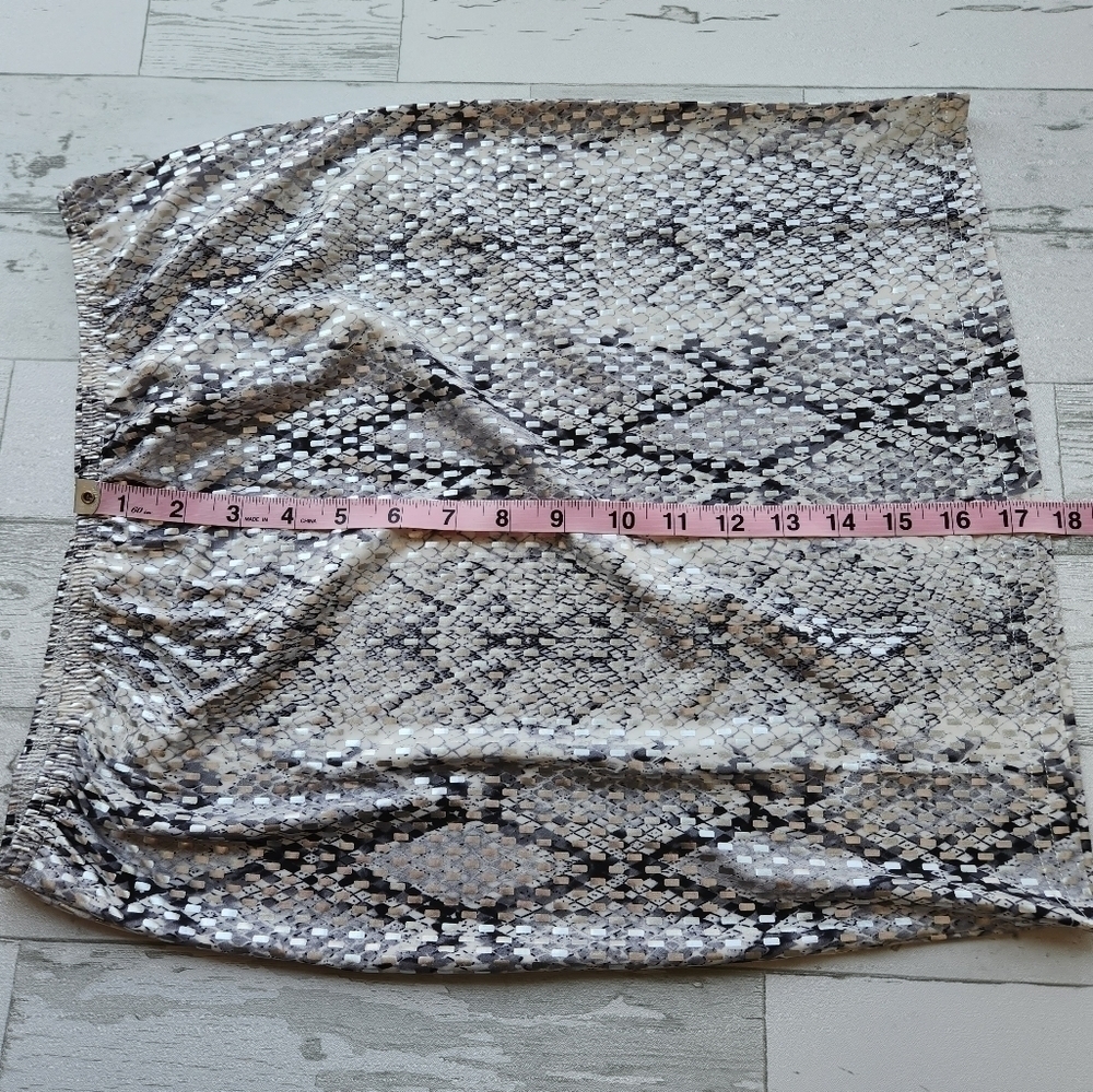 LASCANA Gray Foil Snake-Print Miniskirt Size 6 NWT - Picture 10 of 14